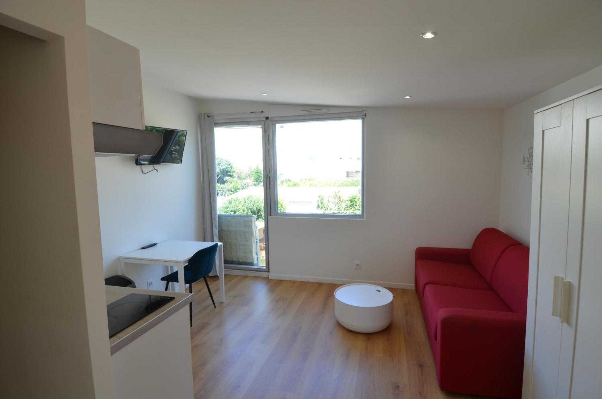 Apartment Cassin - Next To Tramway Line 2 Near Airport *