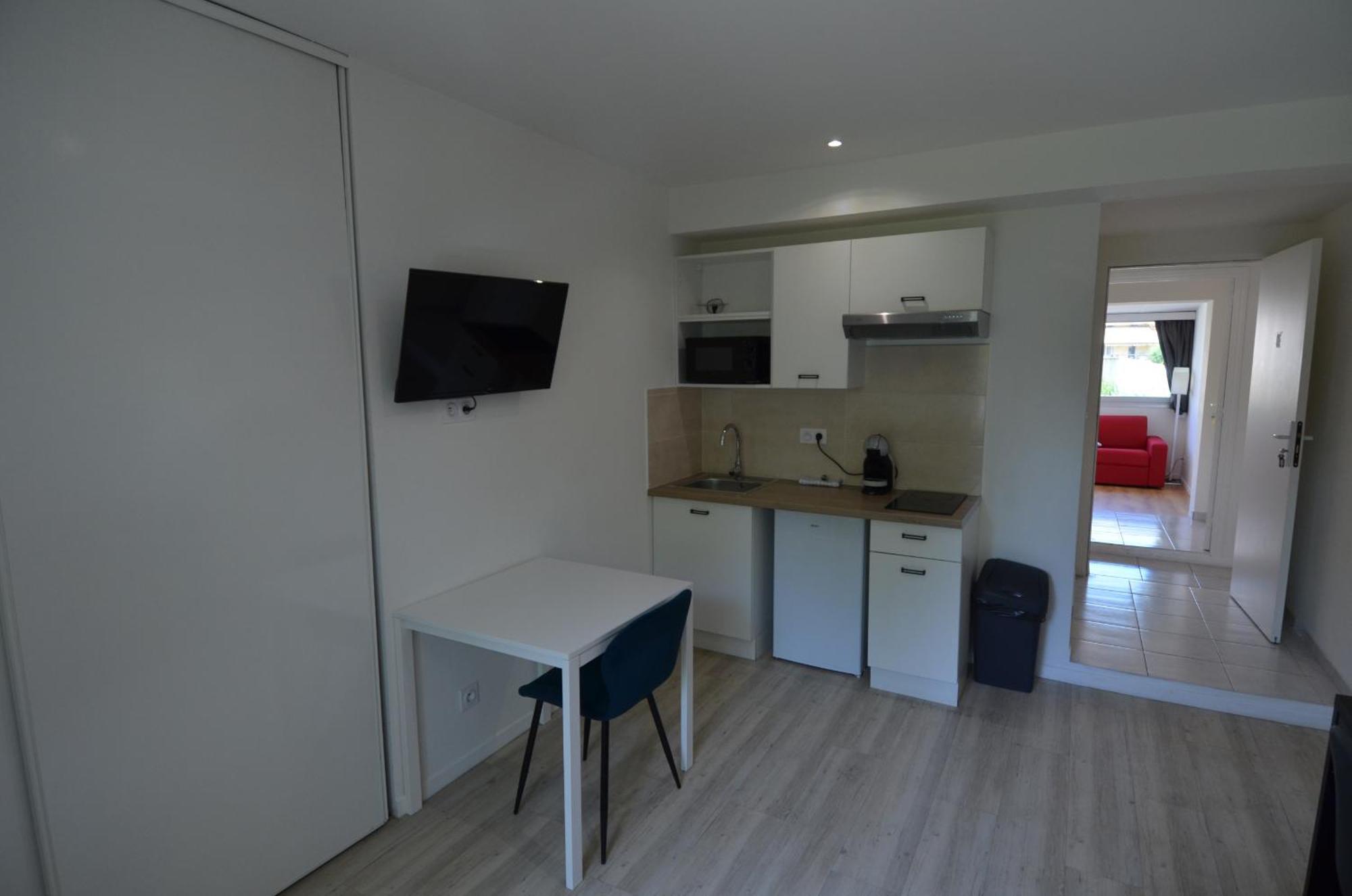 Cassin - Next To Tramway Line 2 Near Airport Apartment
